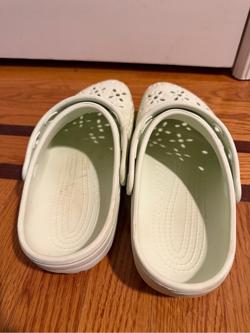 Daisy Crocs - Picture 2 of 4